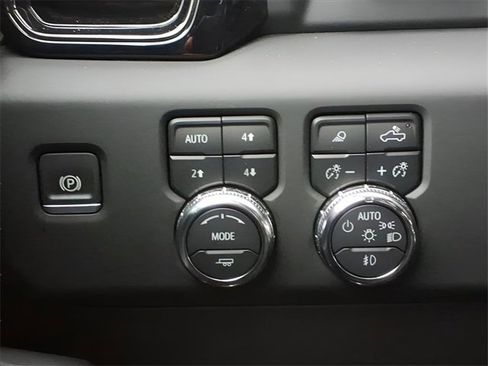 Used 2024 GMC Sierra 1500 AT4 w/ Technology Package image 15