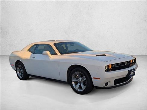 Used 2022 Dodge Challenger SXT image 3