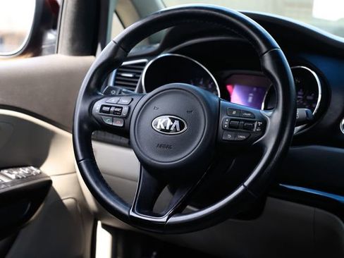 Used 2017 Kia Sedona LX w/ LX Essentials Premium Package image 30