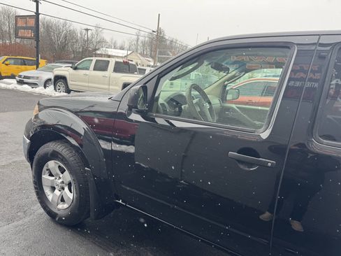 Used 2009 Nissan Frontier SE w/ SE Value Truck Pkg image 4