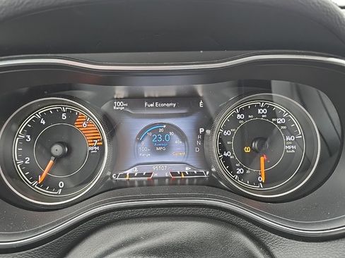 Used 2019 Jeep Cherokee Limited image 22