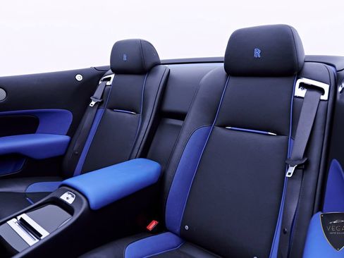 Used 2019 Rolls-Royce Dawn RWD image 57