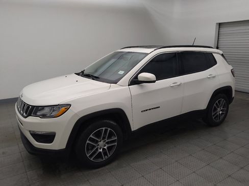 Used 2019 Jeep Compass Latitude w/ Popular Equipment Group FWD image 2