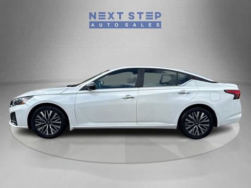 Used 2024 Nissan Altima 2.5 SV FWD image 4