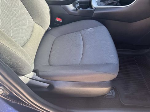 Used 2021 Toyota RAV4 XLE image 11