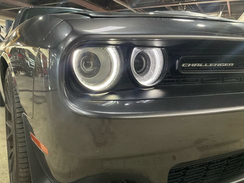 Used 2016 Dodge Challenger SRT w/ Technology Group RWD image 28