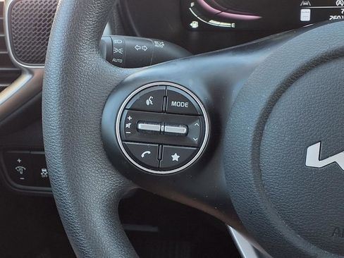 Used 2023 Kia Soul LX FWD image 16