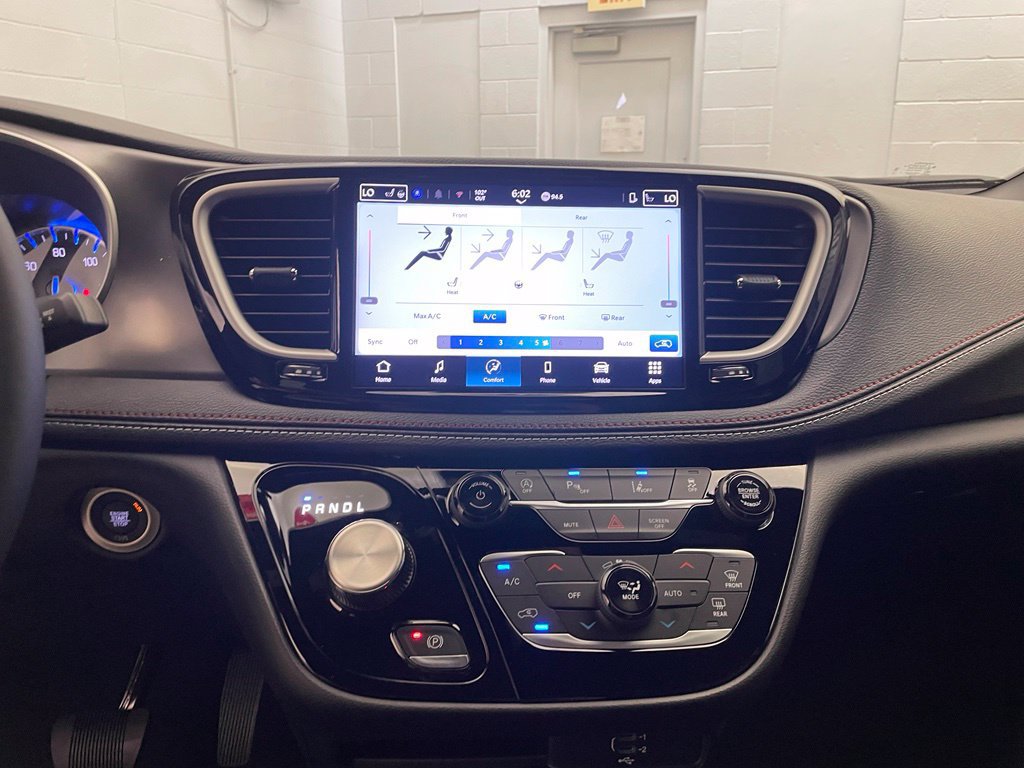 New 2027 Chrysler Pacifica Select FWD image 13