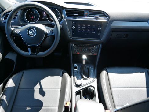 Used 2021 Volkswagen Tiguan SE w/ Panoramic Sunroof Package image 10