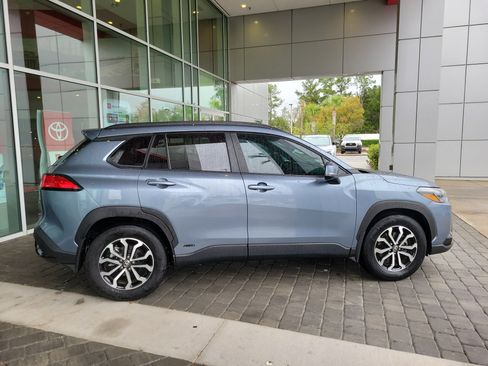 Certified 2024 Toyota Corolla Cross SE image 7