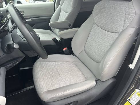 Used 2022 Toyota Sienna LE FWD image 21