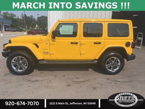 Used 2019 Jeep Wrangler Unlimited Sahara image 2