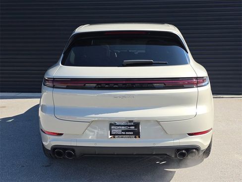 Certified 2025 Porsche Cayenne E-Hybrid image 6