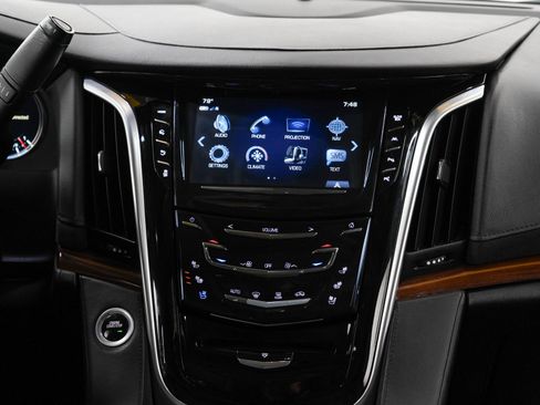 Used 2020 Cadillac Escalade ESV Premium Luxury AWD/4WD image 16
