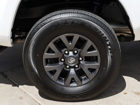 Used 2023 Toyota Tacoma SR5 w/ Technology Package AWD/4WD image 11