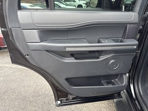 Used 2024 Ford Expedition XLT image 19
