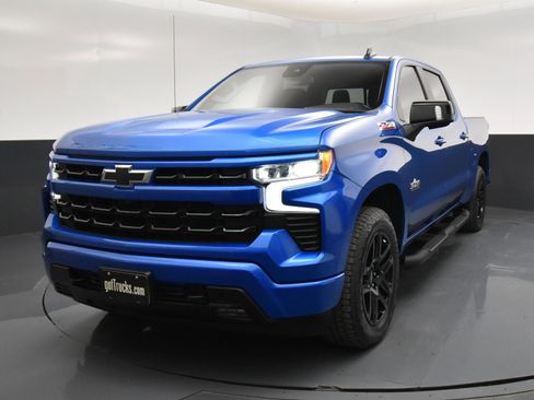 Used 2023 Chevrolet Silverado 1500 RST image 2