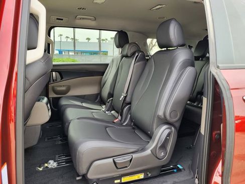 New 2026 Kia Carnival FWD image 7
