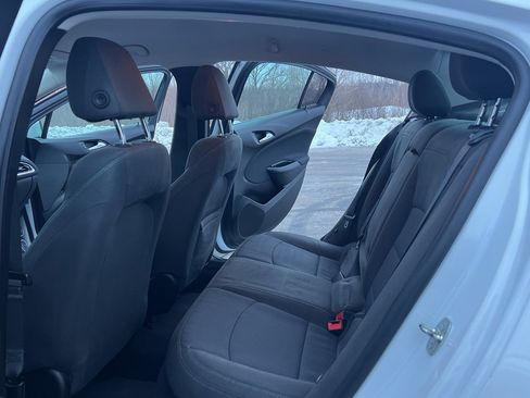 Used 2018 Chevrolet Cruze LT w/ Convenience Package image 33