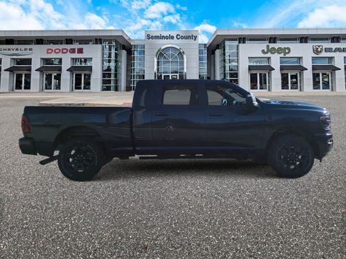 New 2026 RAM 2500 Laramie AWD/4WD image 9