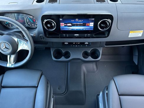 New 2024 Mercedes-Benz eSprinter 170 Cargo image 15