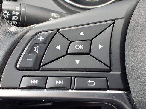 Certified 2020 Nissan Rogue SV image 29