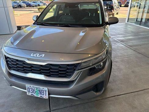 Used 2022 Kia Seltos LX AWD/4WD image 2