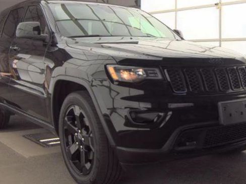 Used 2019 Jeep Grand Cherokee Laredo AWD/4WD image 3