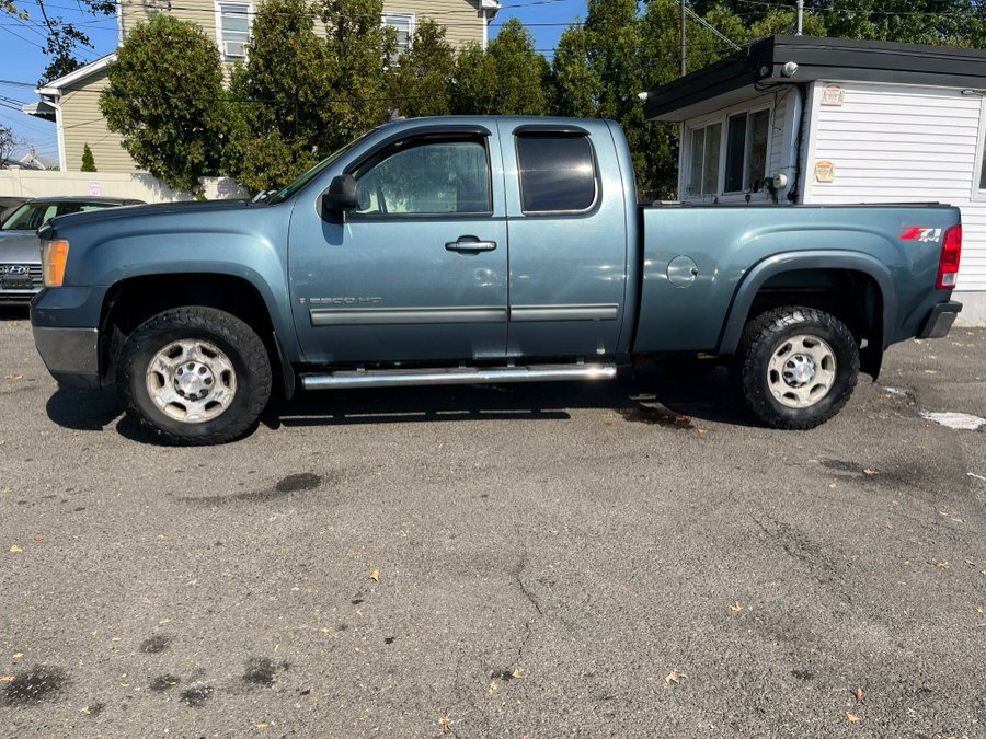 Used 2008 GMC Sierra 2500 SLT w/ Z71 Off-Road Package AWD/4WD image 4