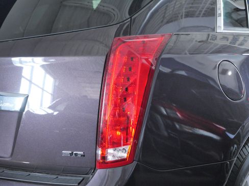 Used 2015 Cadillac SRX Luxury w/ Driver Awareness Package FWD image 7