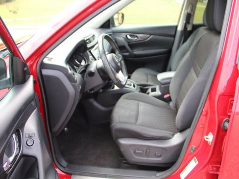 Used 2017 Nissan Rogue SV w/ Midnight Edition image 4