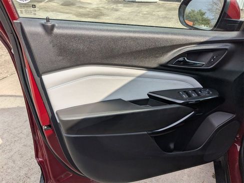 Used 2025 Chevrolet Trax LT w/ LT Convenience Package image 11