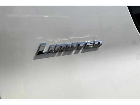 Used 2015 Toyota 4Runner Limited AWD/4WD image 9