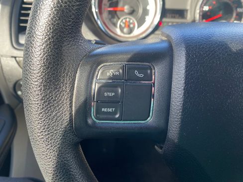 Used 2018 Dodge Grand Caravan SE w/ UConnect Hands-Free Group FWD image 17