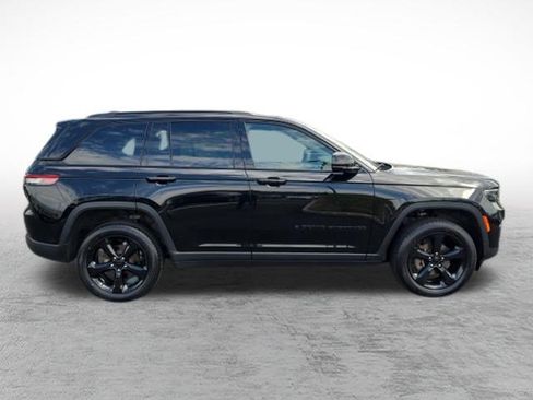 Used 2023 Jeep Grand Cherokee Altitude AWD/4WD image 4