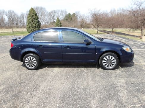 Used 2009 Chevrolet Cobalt LT image 2