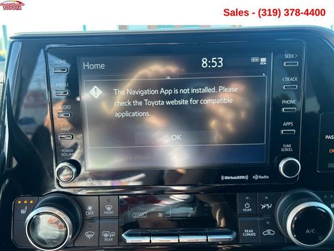Used 2022 Toyota Highlander XLE AWD/4WD image 17