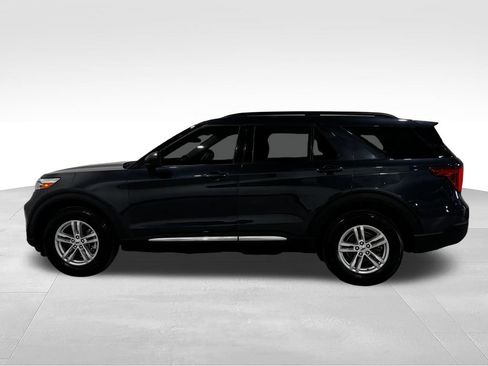 Used 2023 Ford Explorer XLT AWD/4WD image 16