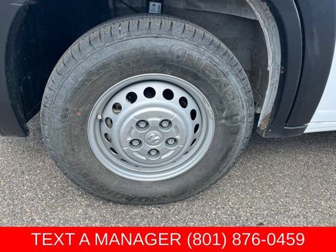 Used 2025 RAM ProMaster 2500 w/ Convenience Group FWD image 9