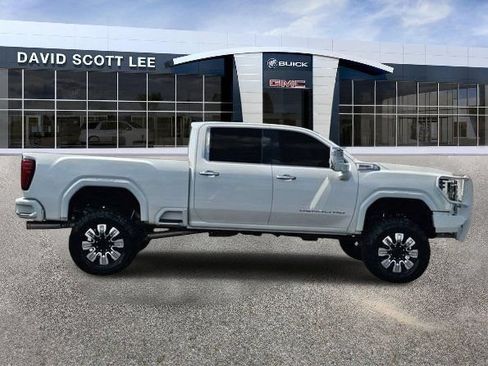 Used 2025 GMC Sierra 3500 Denali AWD/4WD image 9