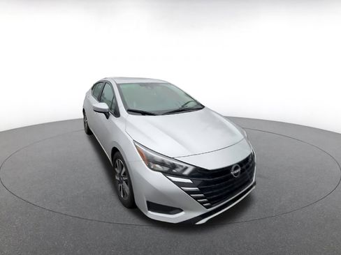 Used 2025 Nissan Versa SV FWD image 3