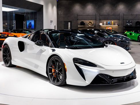 New 2026 McLaren Artura Spider RWD image 31