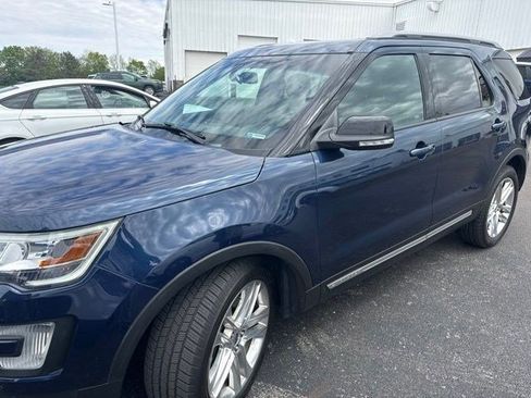 Used 2017 Ford Explorer XLT w/ Equipment Group 202A FWD image 2