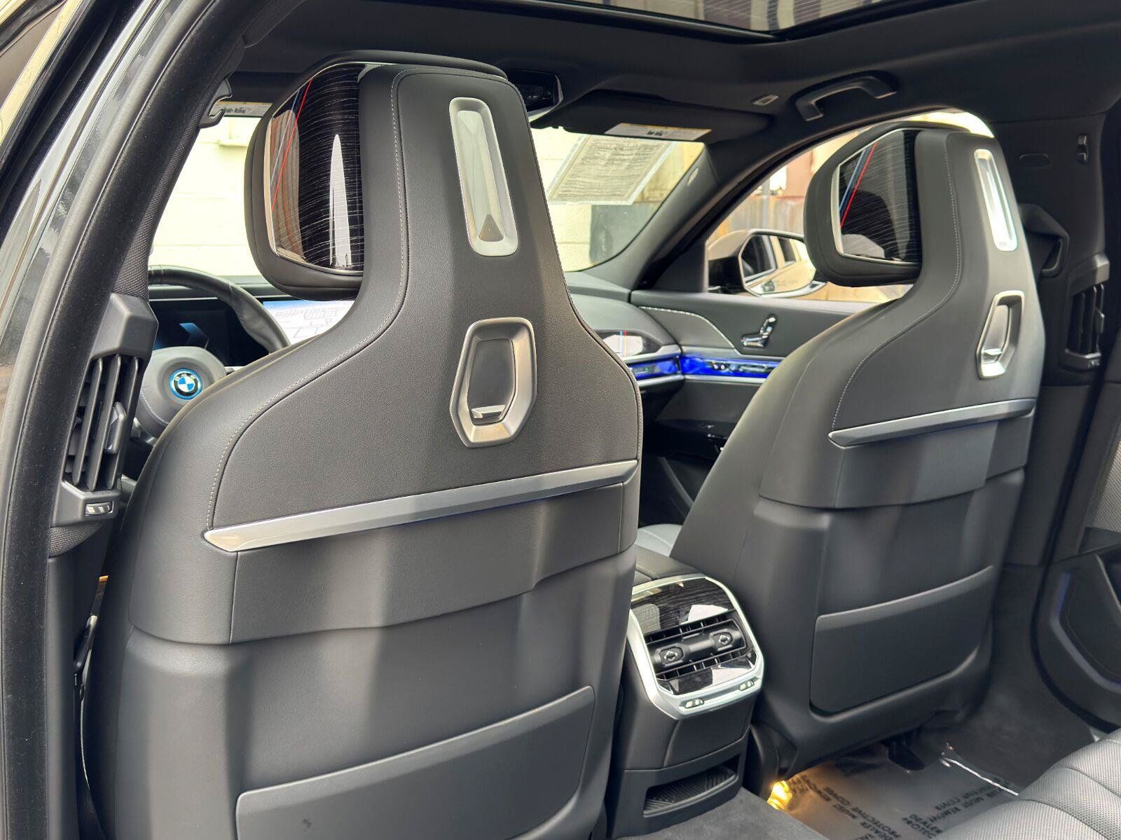 Used 2024 BMW i7 xDrive60 AWD/4WD image 45