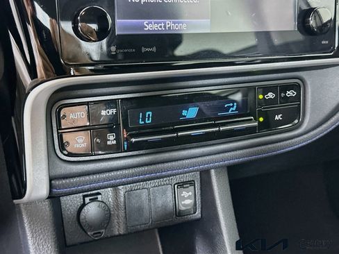 Used 2017 Toyota Corolla SE w/ SE Premium Package FWD image 15