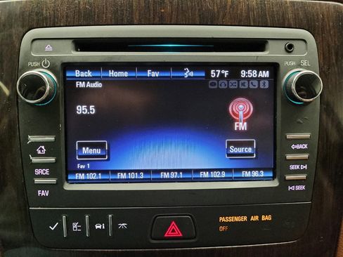 Used 2017 Chevrolet Traverse LT image 25