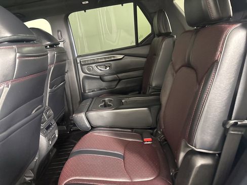 Used 2025 Honda Pilot Black Edition image 23