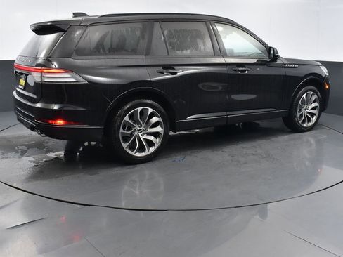 Used 2025 Lincoln Aviator AWD w/ Jet Appearance Package image 4