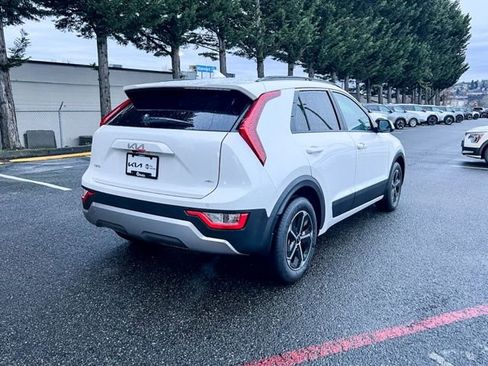 New 2025 Kia Niro EX image 7