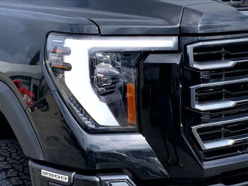 Used 2024 GMC Sierra 2500 AT4 w/ AT4 Premium Plus Package AWD/4WD image 25